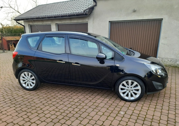 Opel Meriva cena 22900 przebieg: 208000, rok produkcji 2011 z Krośniewice małe 379